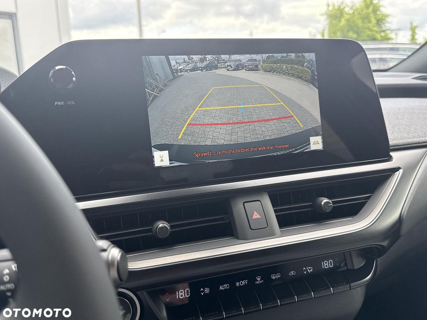 Lexus UX - 18