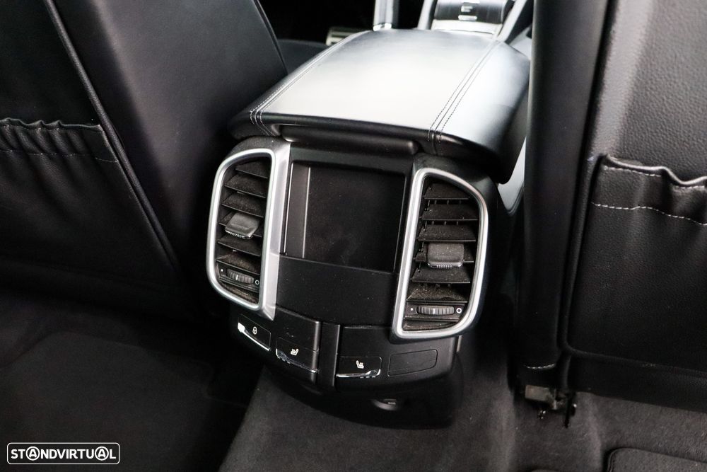 Porsche Cayenne - 35