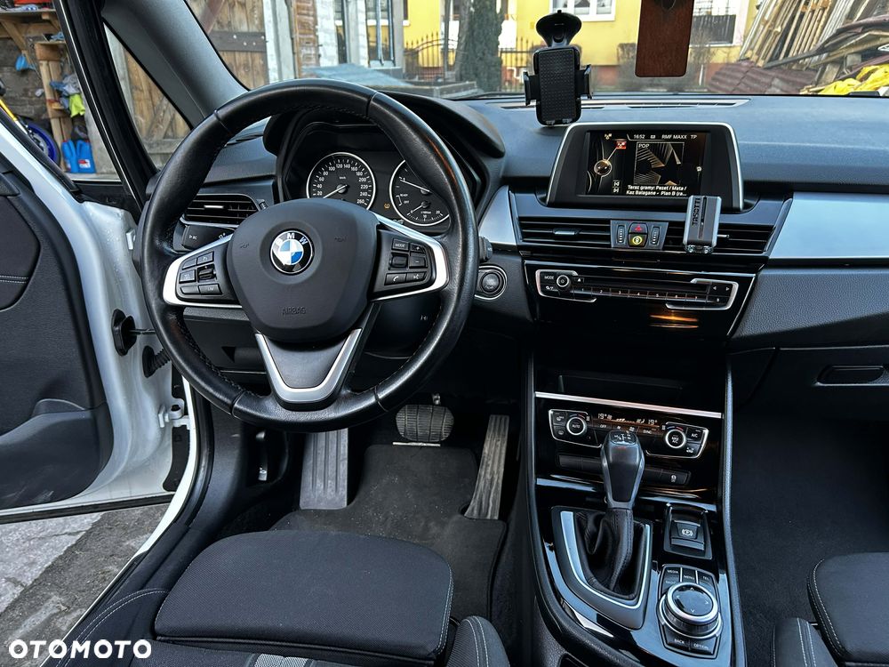 BMW Seria 2 218d - 12
