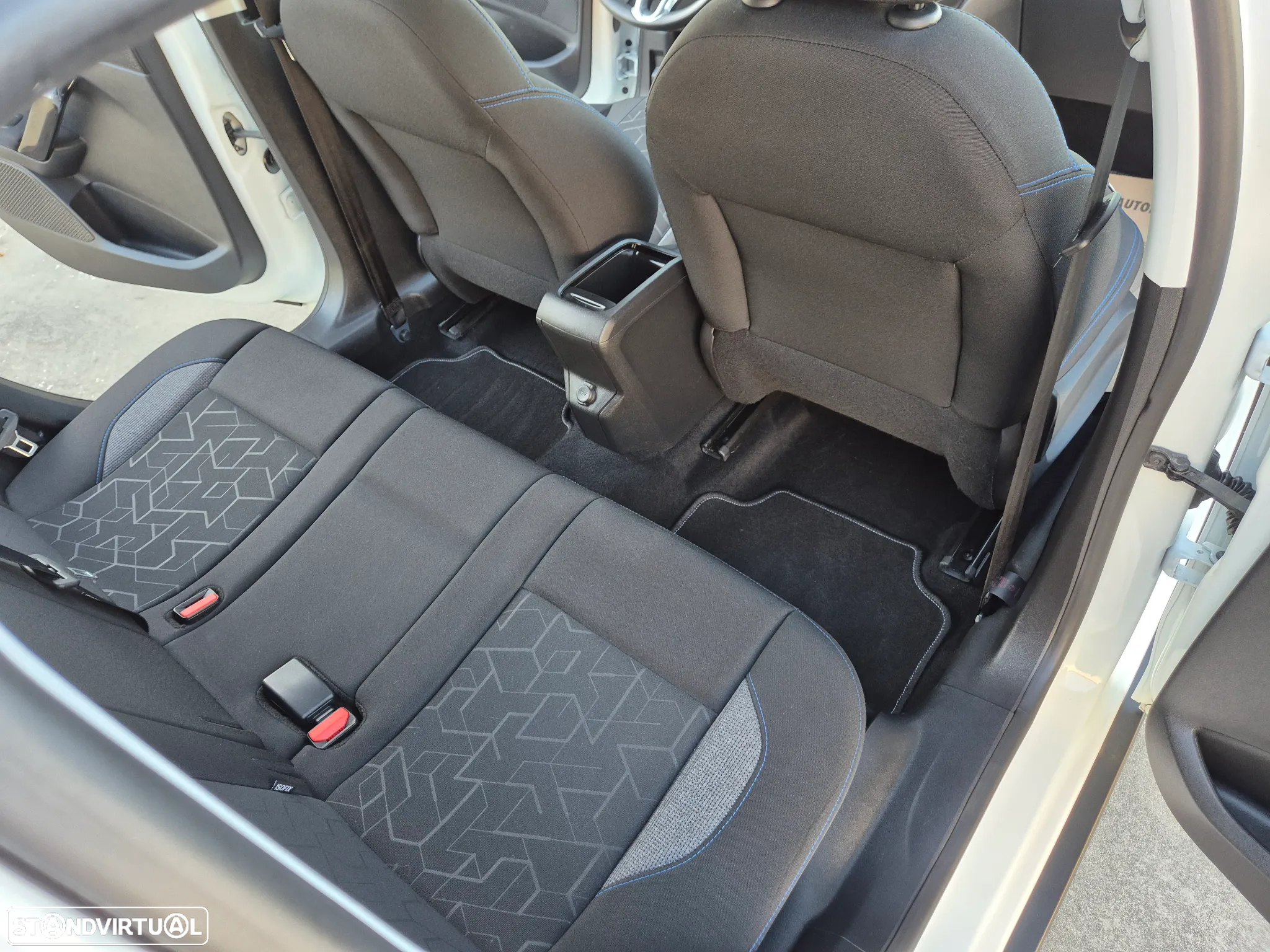 Peugeot 2008 1.2 PureTech Style - 46