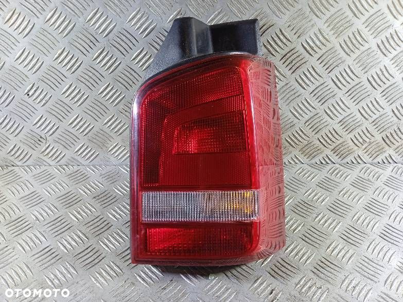 LAMPA PRAWA TYLNA VOLKSWAGEN TRANSPORTER T5 - 1