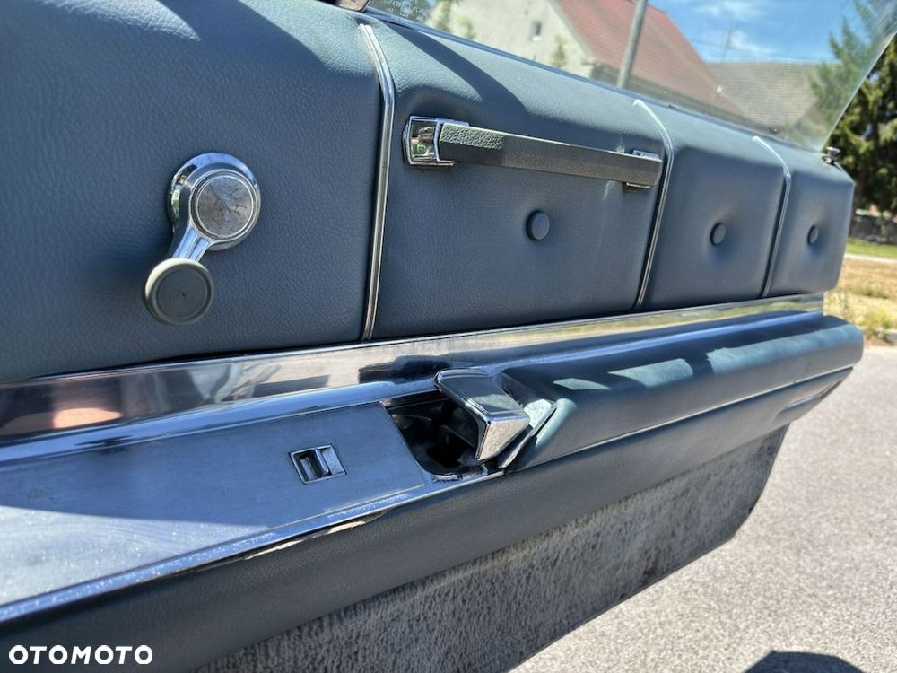 Cadillac Deville - 30