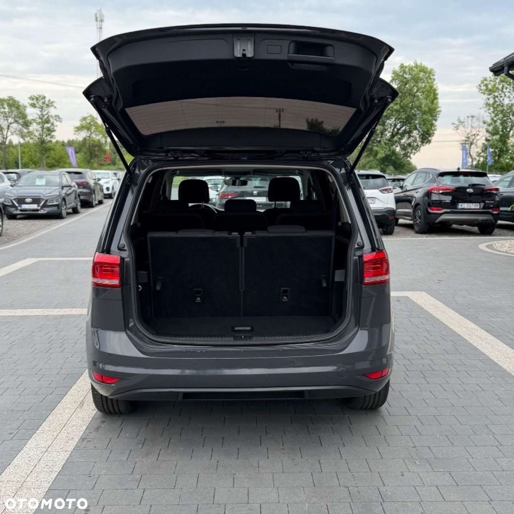 Volkswagen Touran - 10