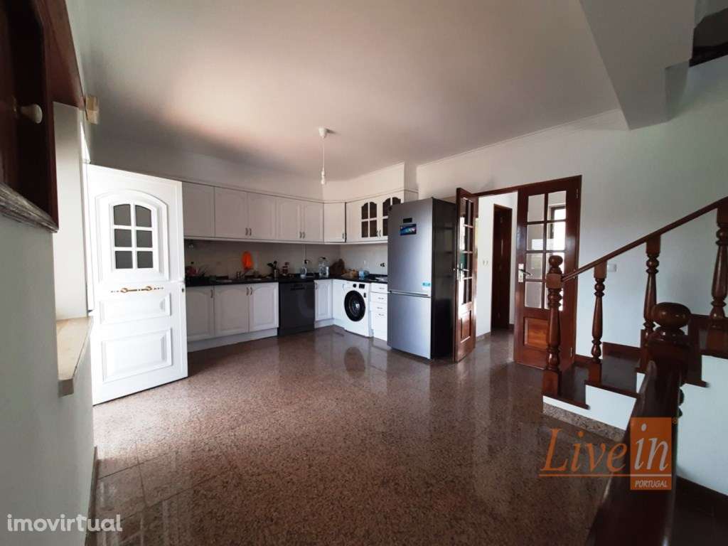 Moradia T3 com Logradouro na Carvoeira - Grande imagem: 3/28