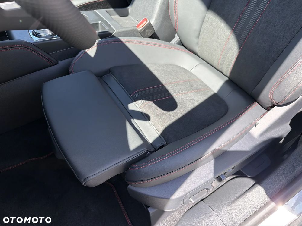 Ford Kuga 2.5 Duratec FHEV 4x4 ST-LINE X - 12
