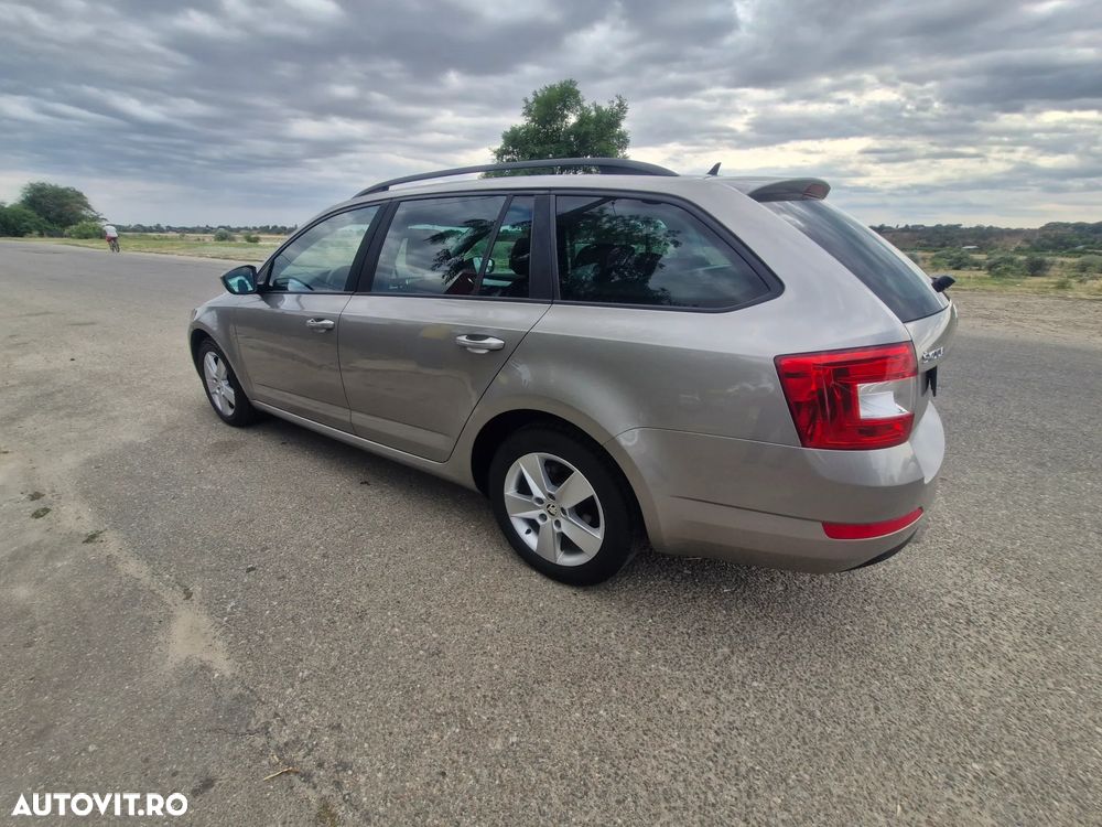 Skoda Octavia 2.0 TDI AMBITION DSG - 3