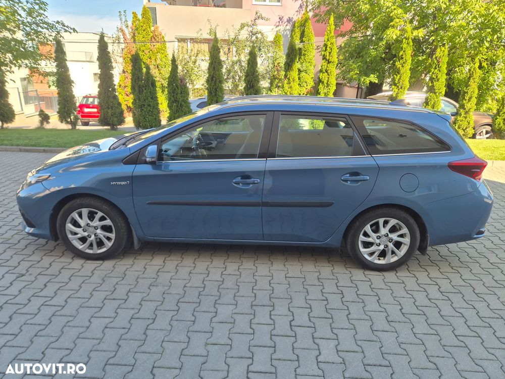 Toyota Auris 1.8 L VVT-i Luna - 2