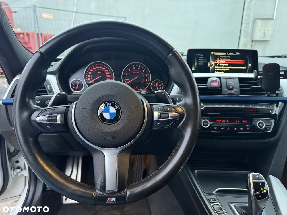 BMW Seria 3 330i xDrive M Sport - 10