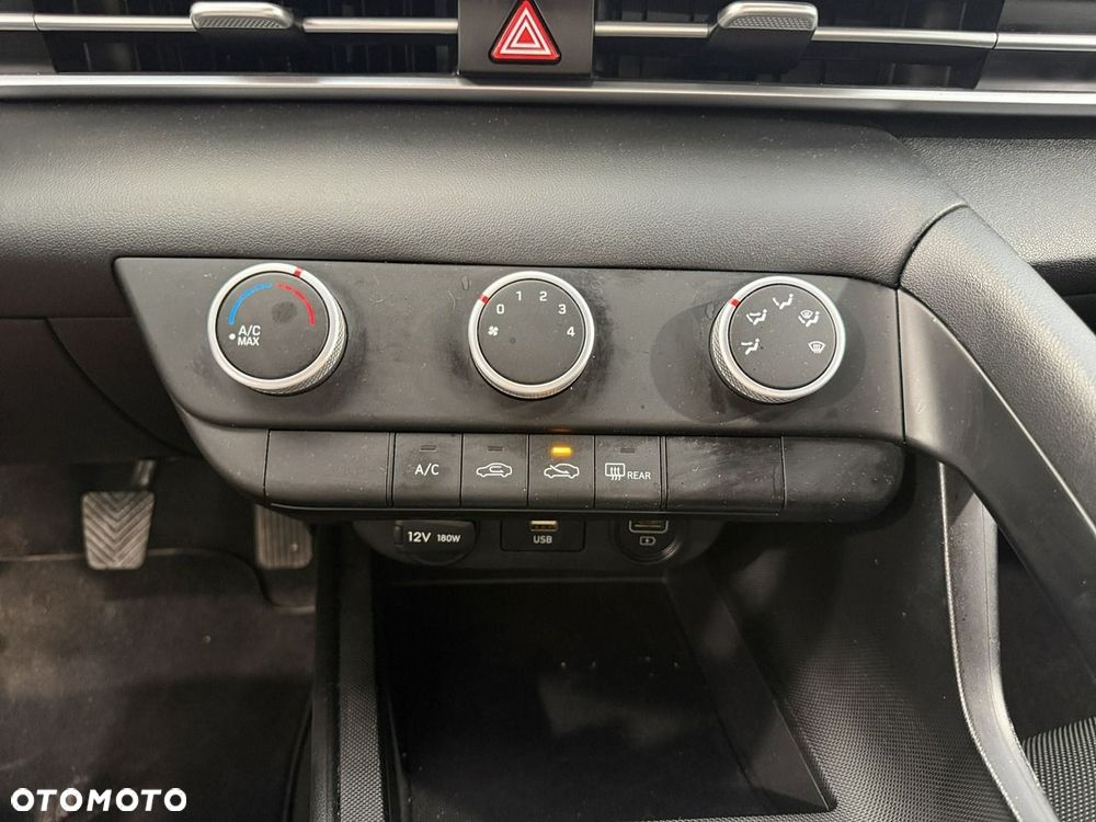 Hyundai Elantra - 22