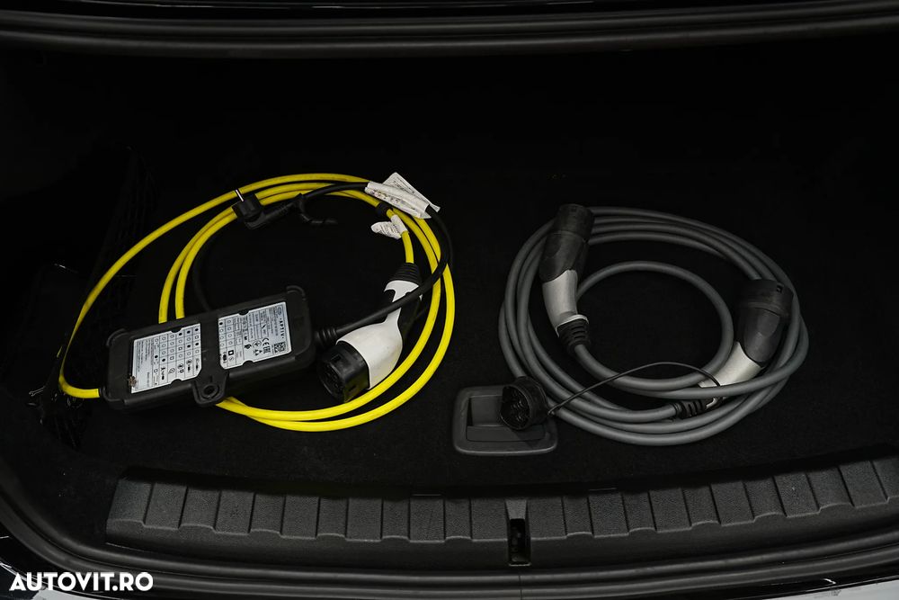 BMW Seria 3 330e Aut. Sport Line - 39
