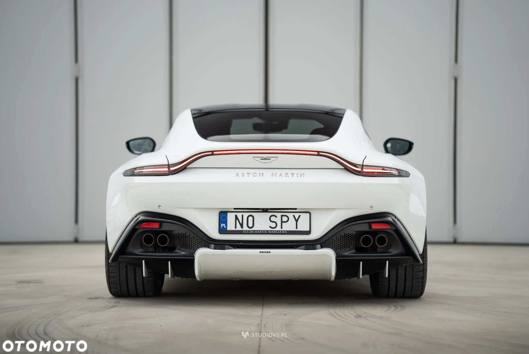 Aston Martin Vantage - 22