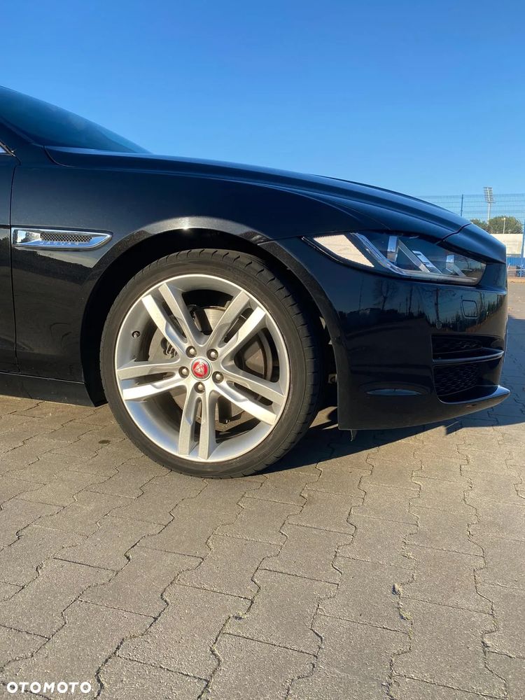 Jaguar XE 2.0 T Prestige - 24