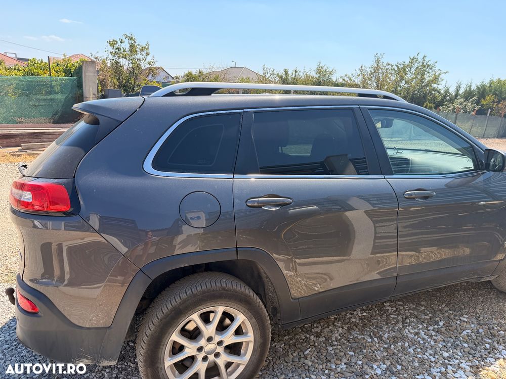 Jeep Cherokee - 8