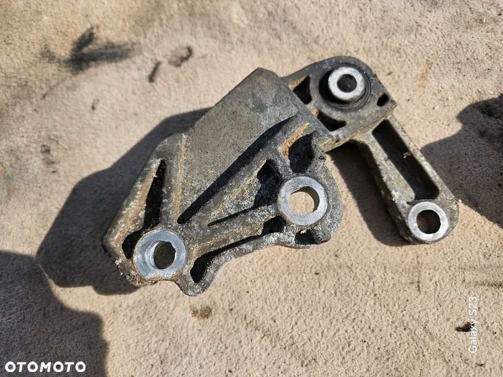 Łapa poduszka silnika wspornik Mazda 3 I BK 2,0 b 110kW 150KM 2003-2009r - 2