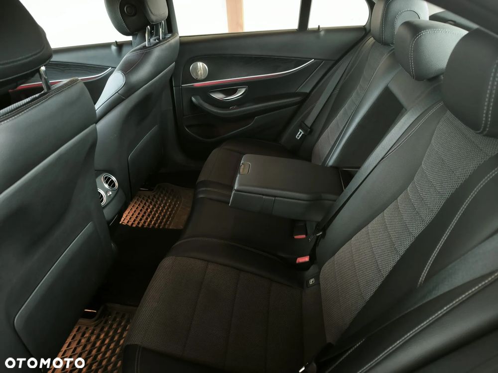 Mercedes-Benz Klasa E 200 4-Matic 9G-TRONIC - 13