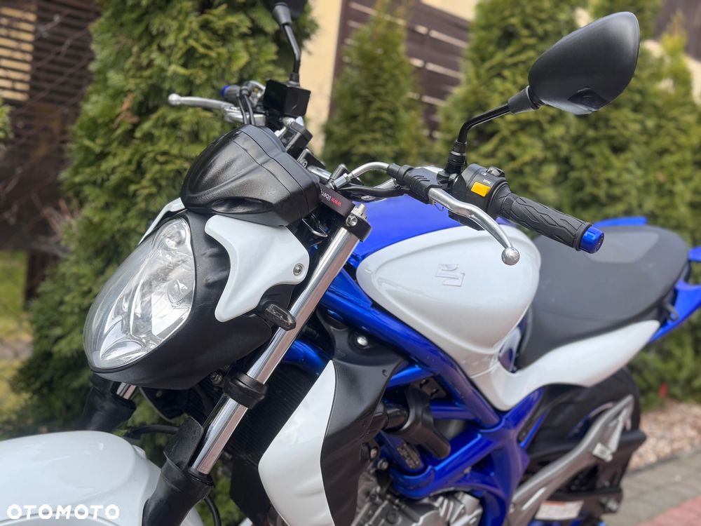 Suzuki Gladius - 11