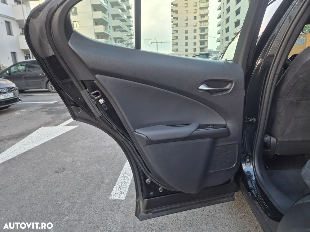 Lexus UX 250h Business Edition - 19