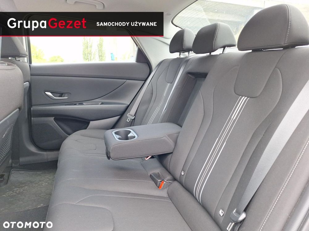 Hyundai Elantra - 16
