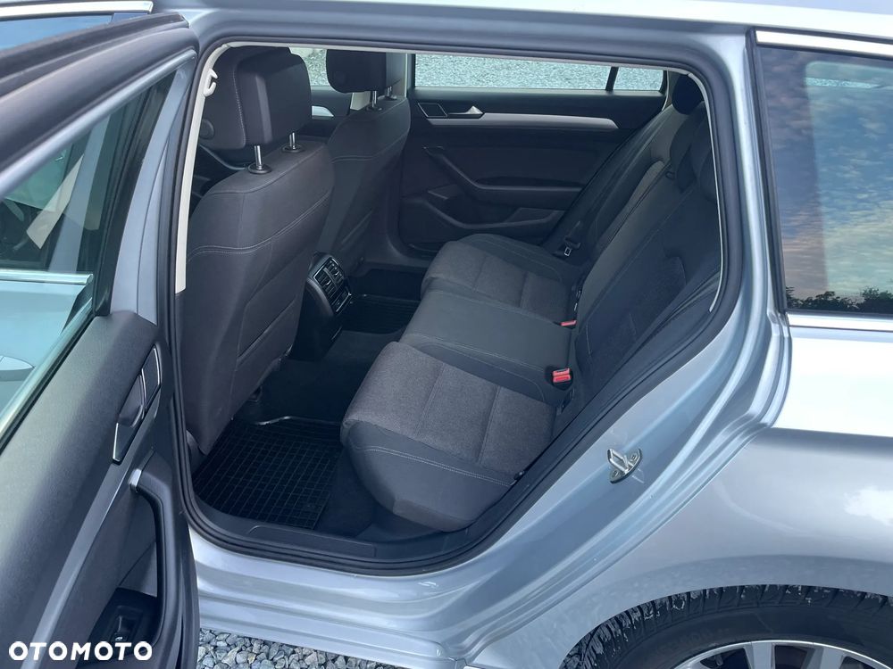 Volkswagen Passat 2.0 TDI SCR DSG Comfortline - 16