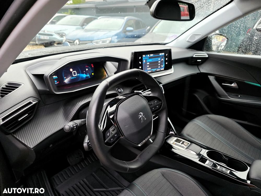 Peugeot 2008 PureTech 130 EAT8 GT - 23