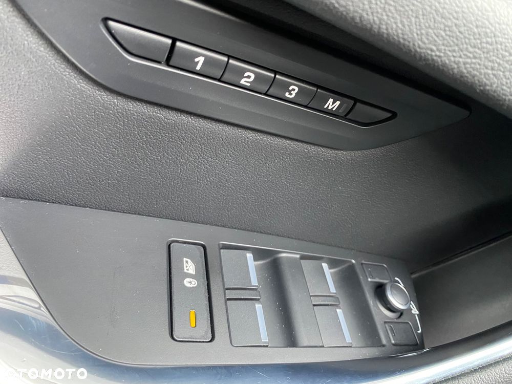 Jaguar XE P300 AWD R-Dynamic HSE - 37
