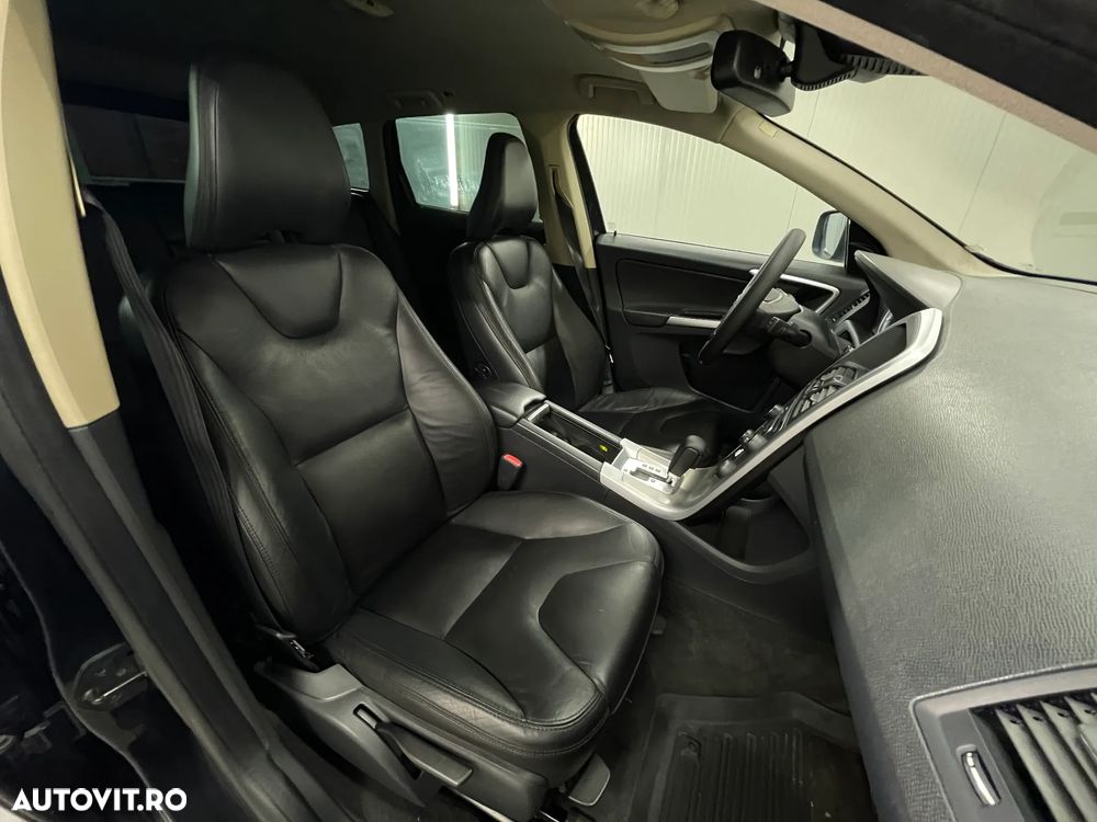 Volvo XC 60 2.4D AWD Momentum - 11