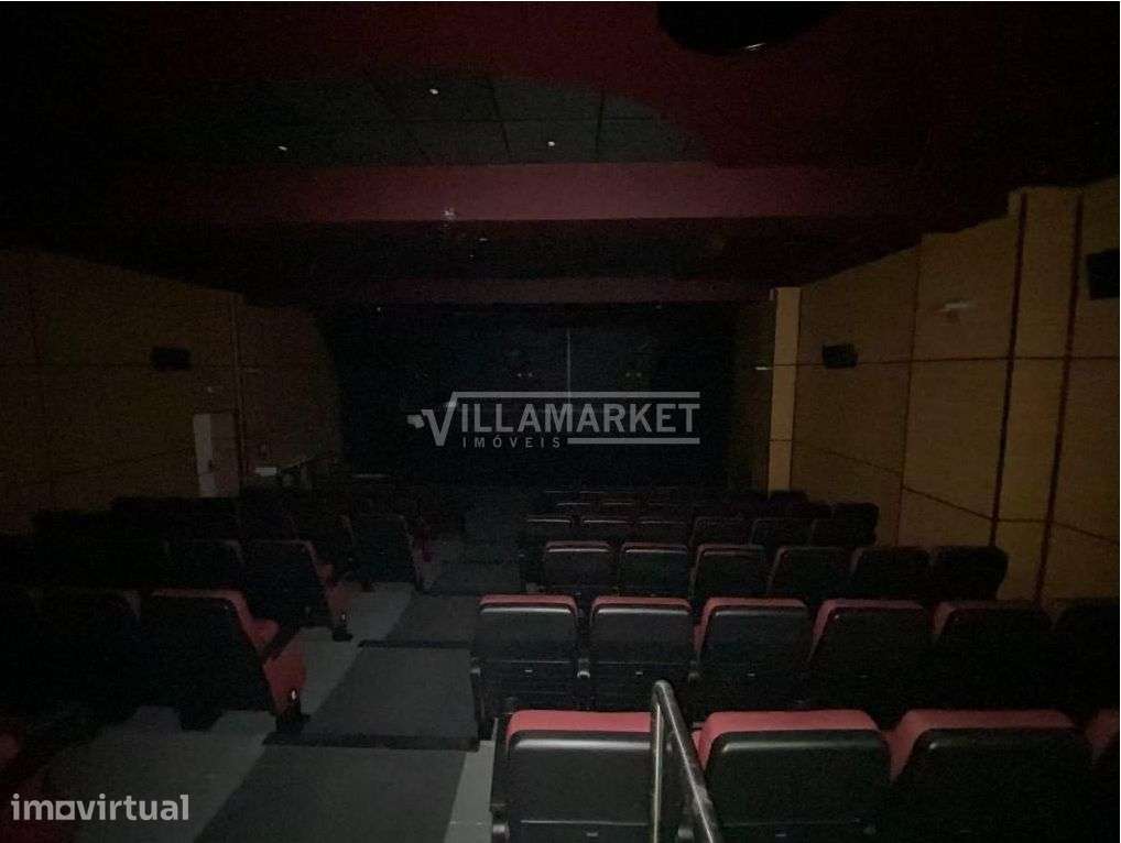 Loja da banca com 148m² que funcionou como Cinema inserida no Centro C - Grande imagem: 3/13