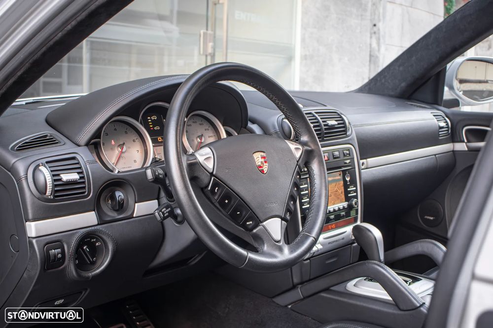 Porsche Cayenne Turbo S - 12