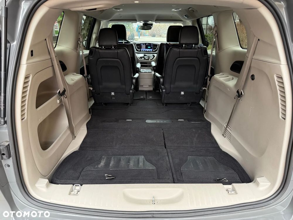 Chrysler Pacifica - 8