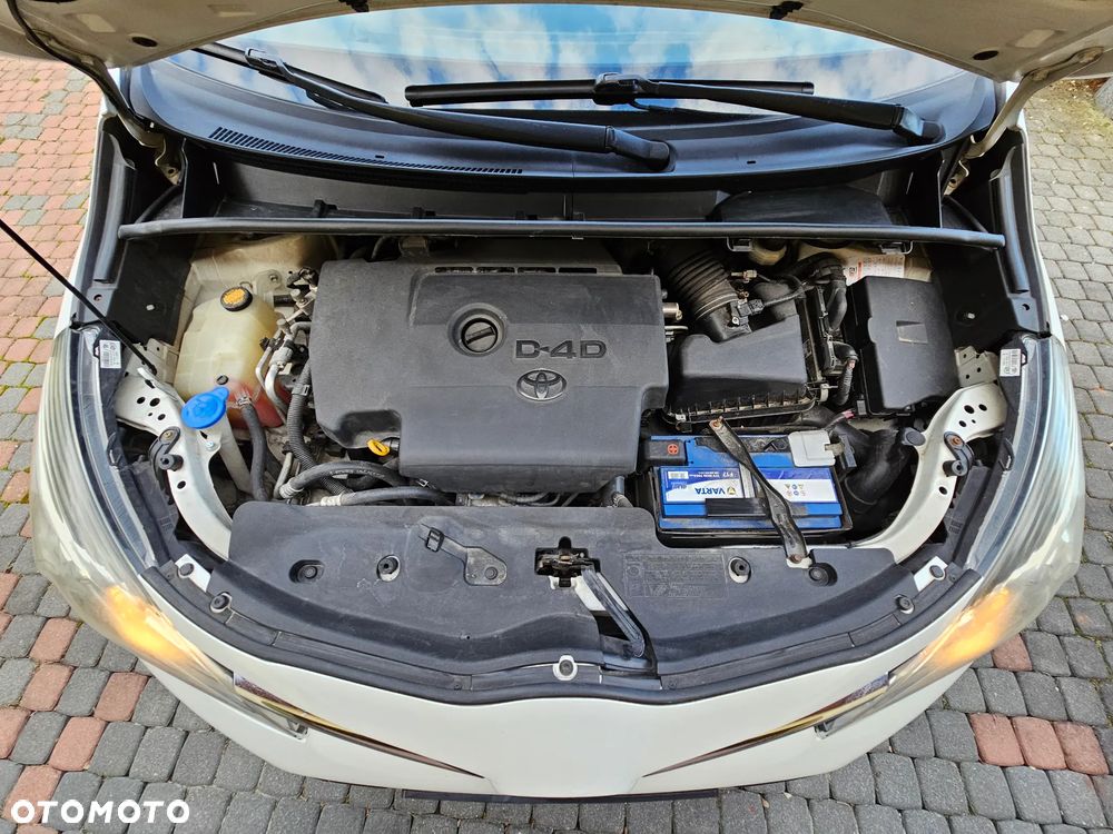 Toyota Verso 2.0 D-4D 5-Sitzer - 4