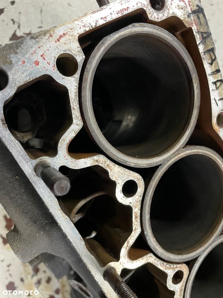 Blok silnika Skoda Fabia I 1.4 MPI AZF - 5