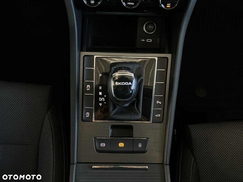 Skoda Superb 2.0 TDI SCR Style DSG - 23