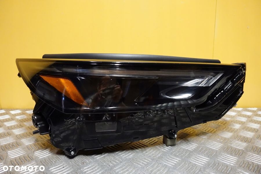 TOYOTA GRAND HIGHLANDER 2024 - REFLEKTOR LAMPA FULL LED PRAWA USA - 1