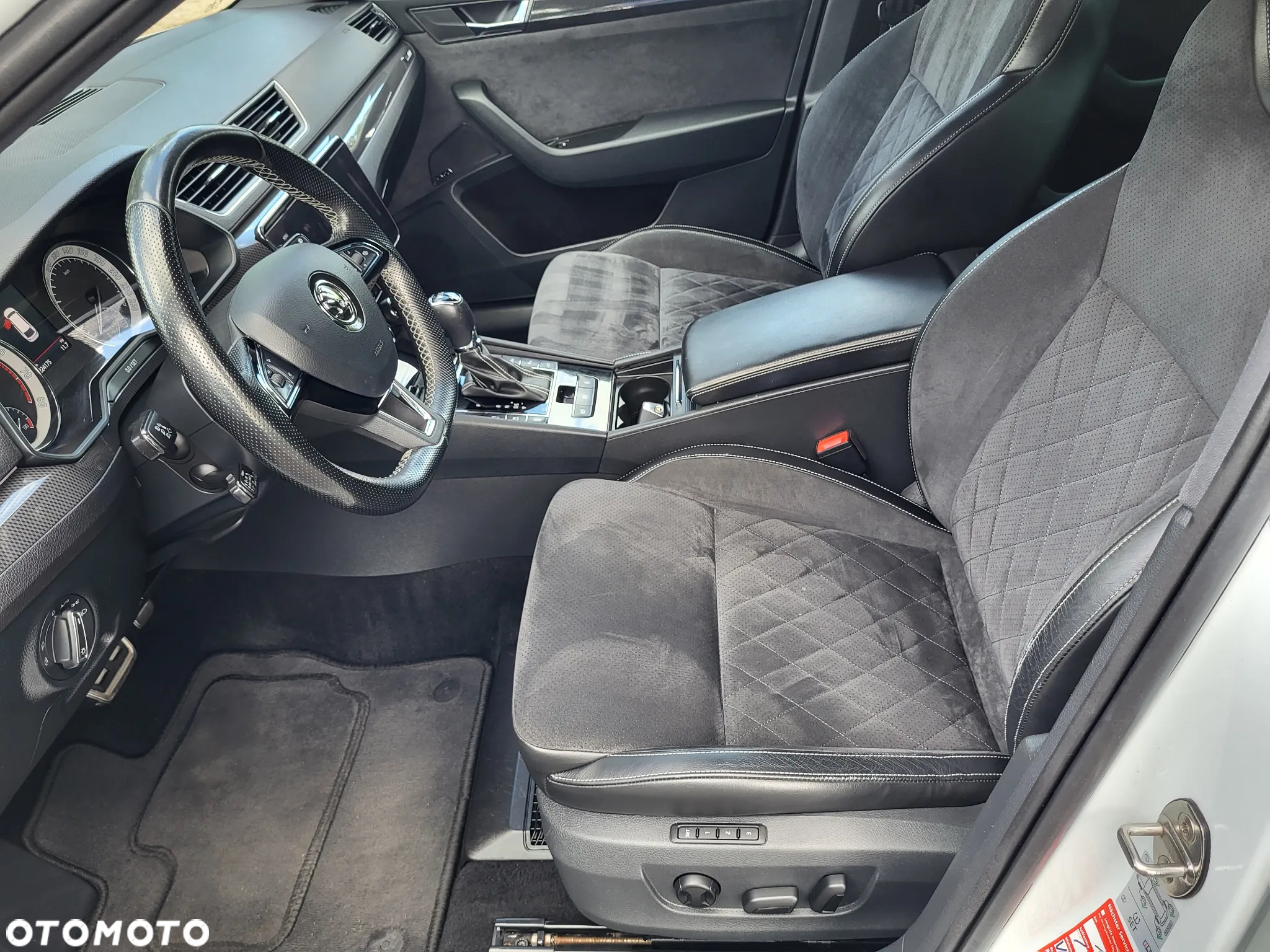 Skoda Superb 2.0 TSI 4x4 DSG Sportline - 11
