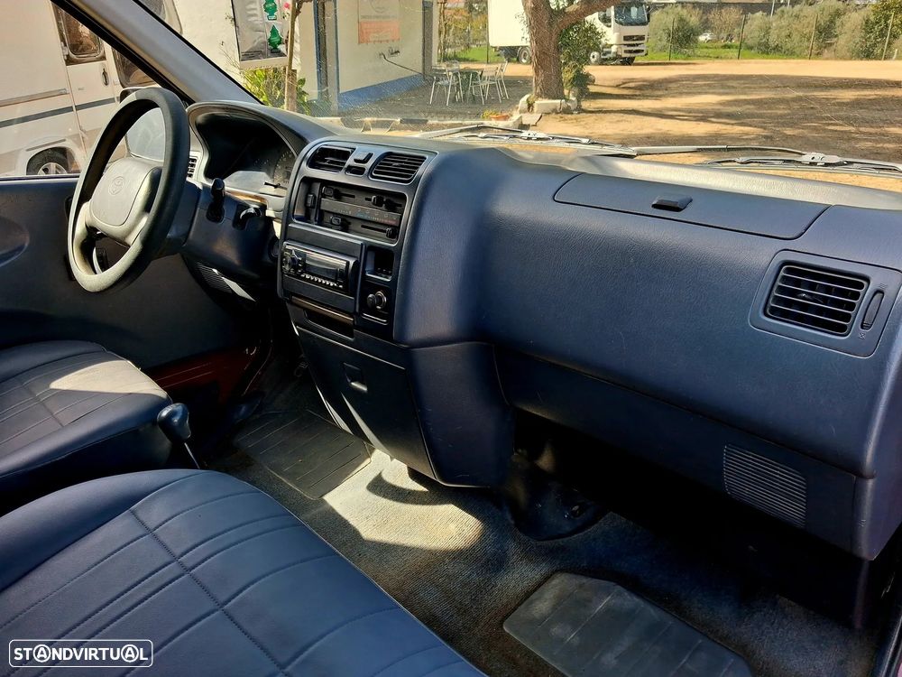 Toyota HiAce 2.4 D LXH12LB - 11