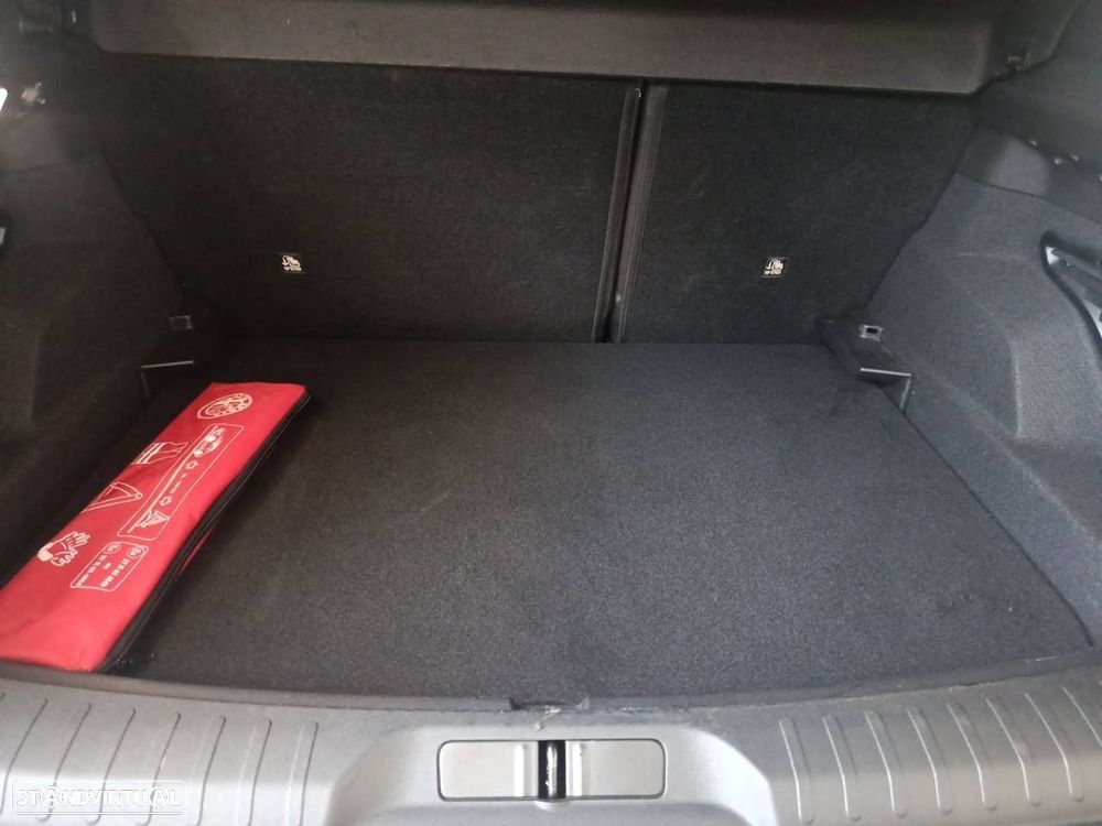 Alfa Romeo Junior 1.2 eDCT6 - 6