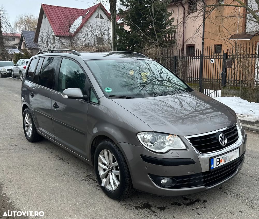 Volkswagen Touran - 1