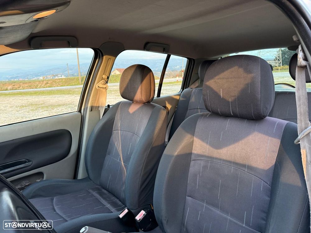 Renault Clio 1.4 16V Privilège - 8