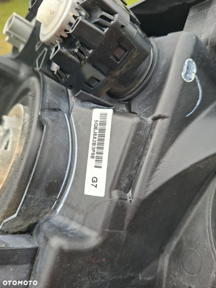 Honda CR-V IV lift lampa przednia prawa led Europa . Oryginał - 11