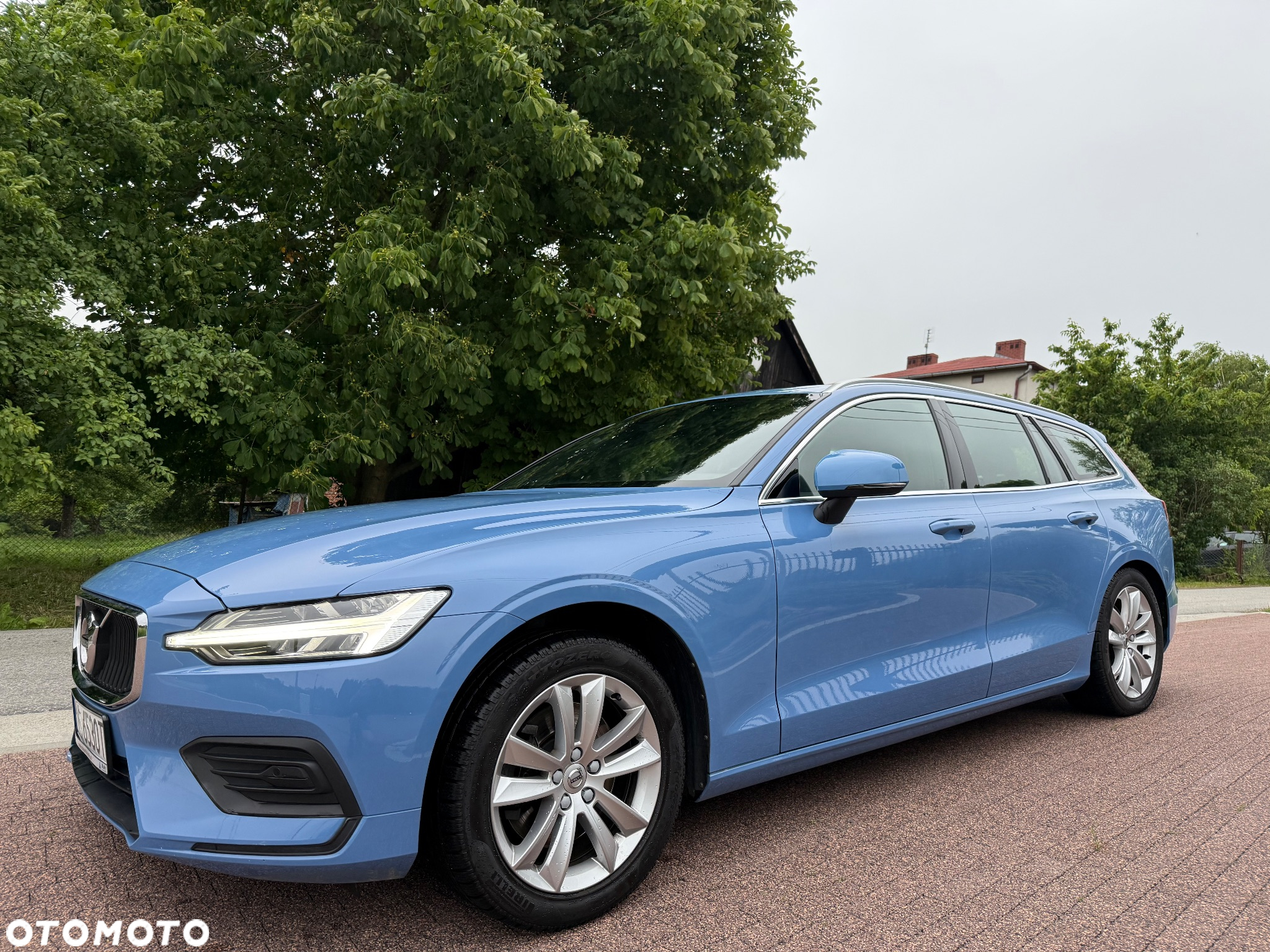 Volvo V60 D4 R-Design - 3