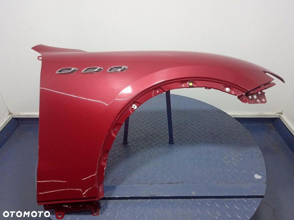 MASERATI LEVANTE BŁOTNIK PRZÓD PRAWY PRZEDNI - 1