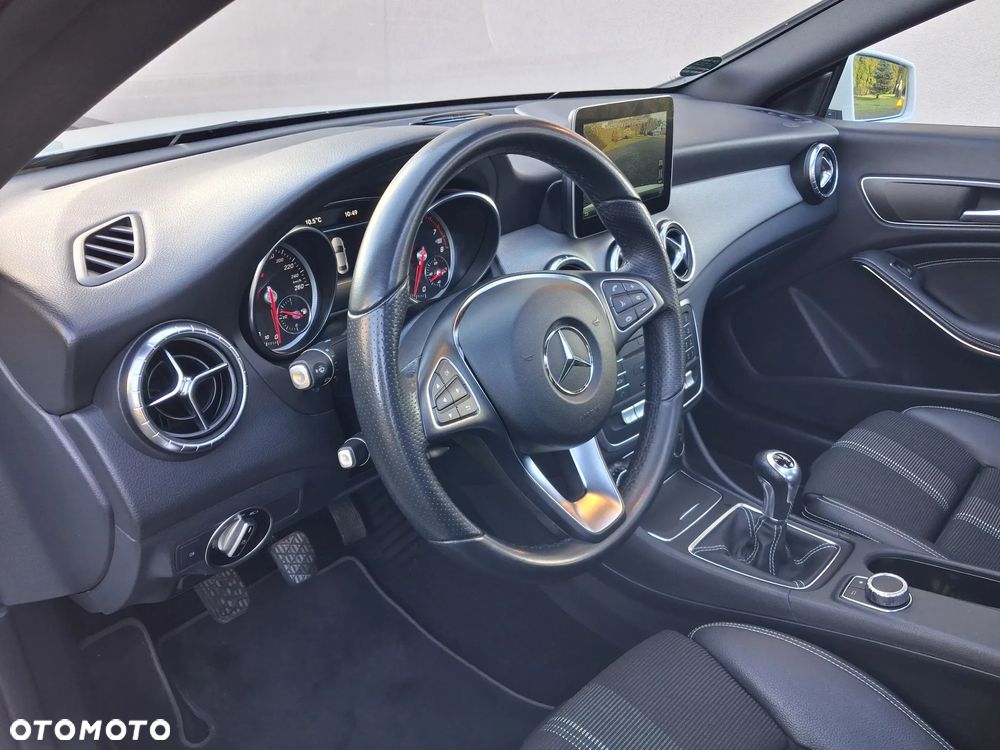 Mercedes-Benz CLA 200 - 12