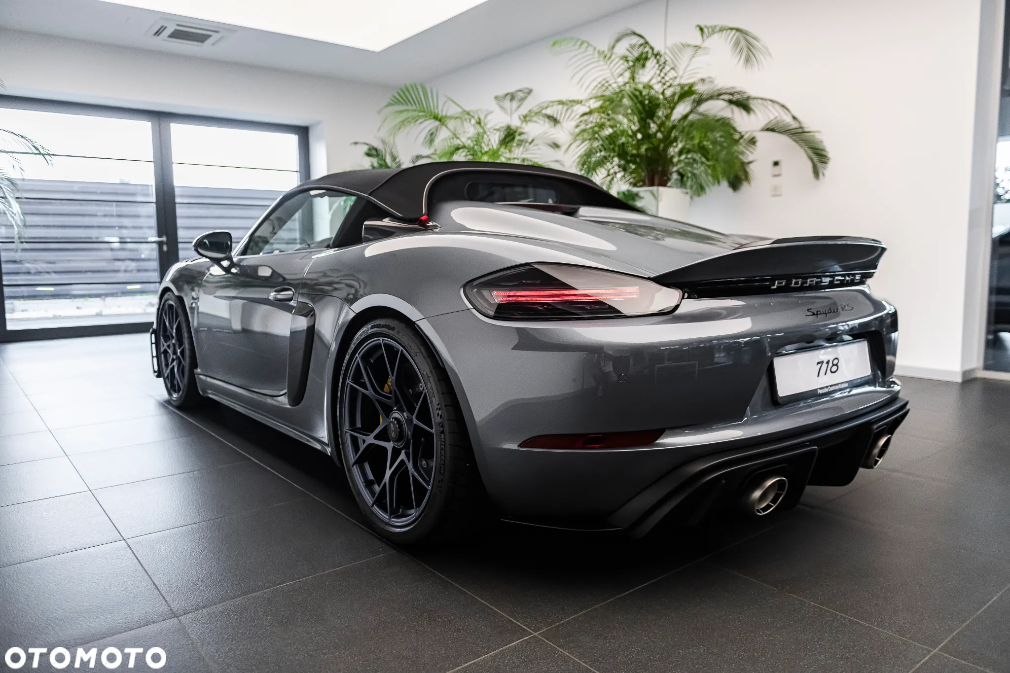 Porsche 718 Spyder - 8
