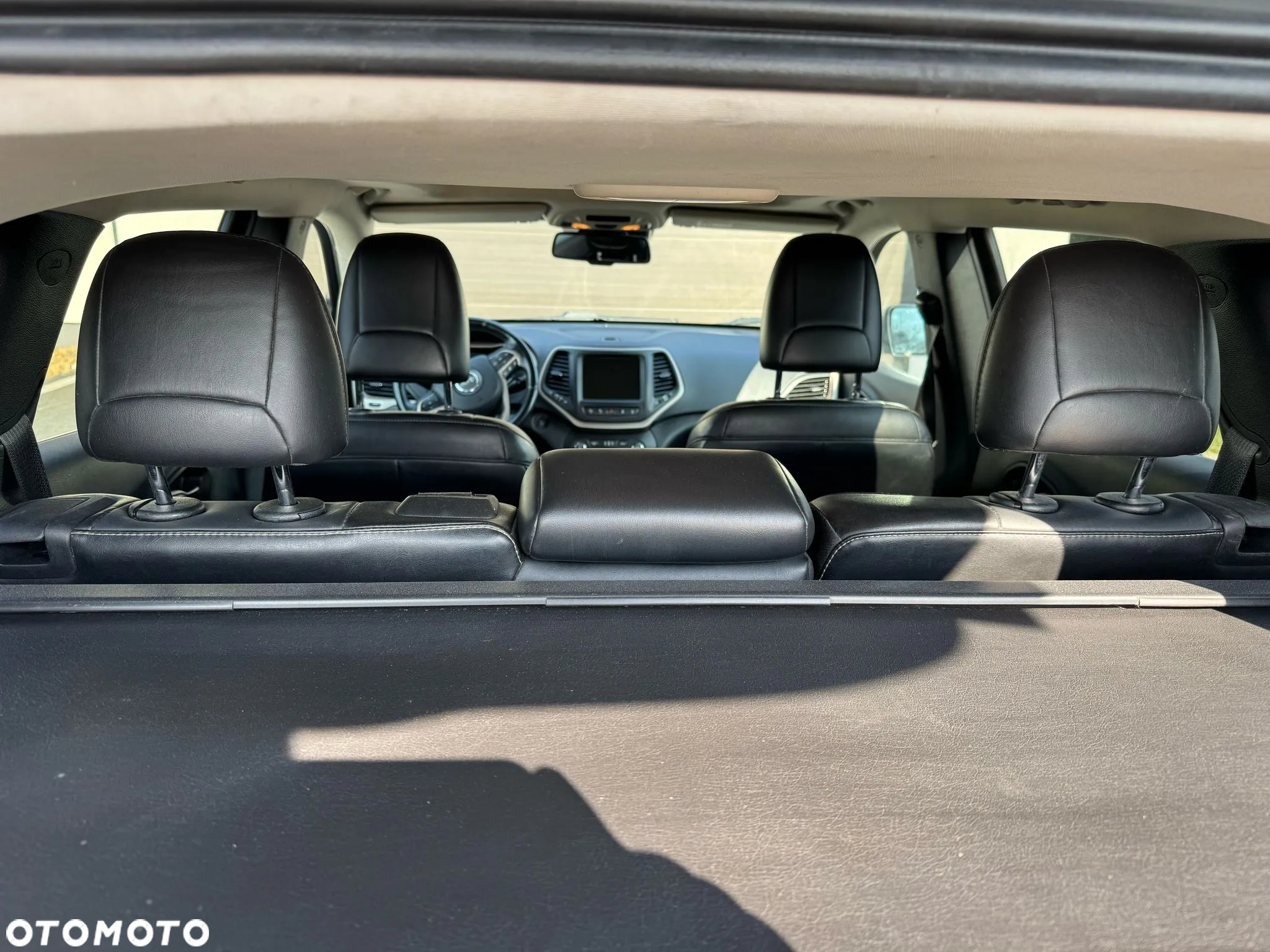 Jeep Cherokee - 16