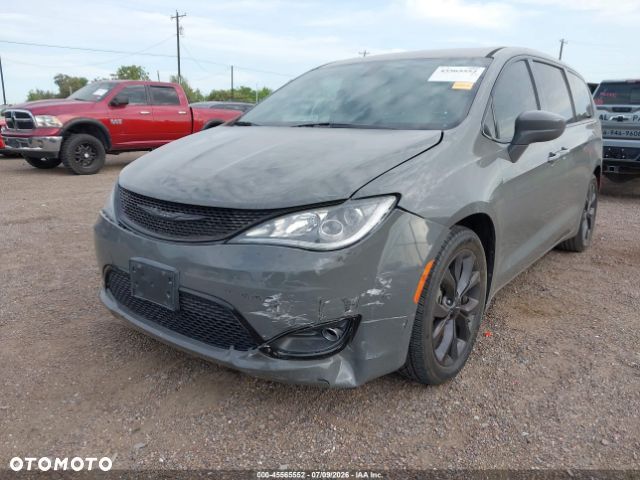 Chrysler Pacifica - 5