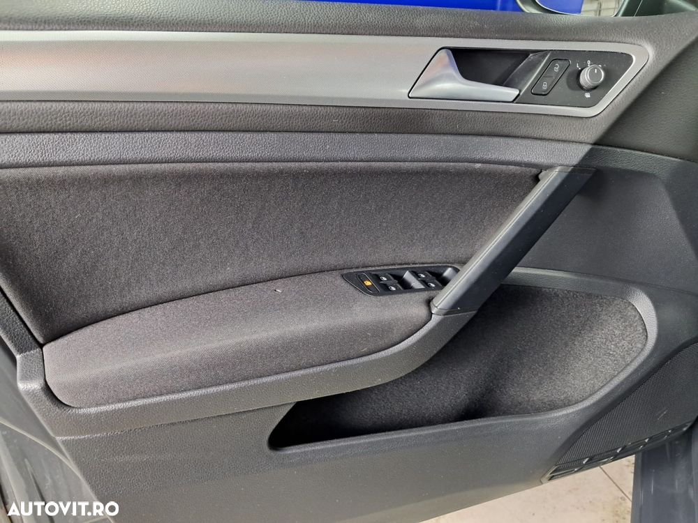 Volkswagen Golf - 10