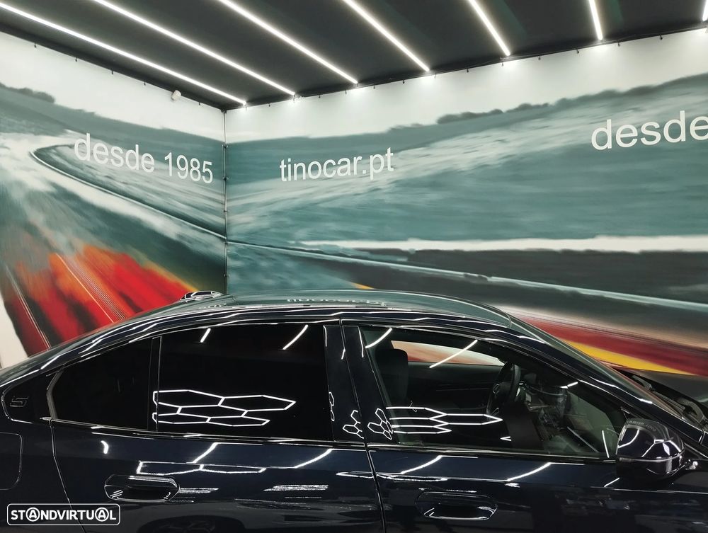 BMW 520 d Pack Desportivo M - 11