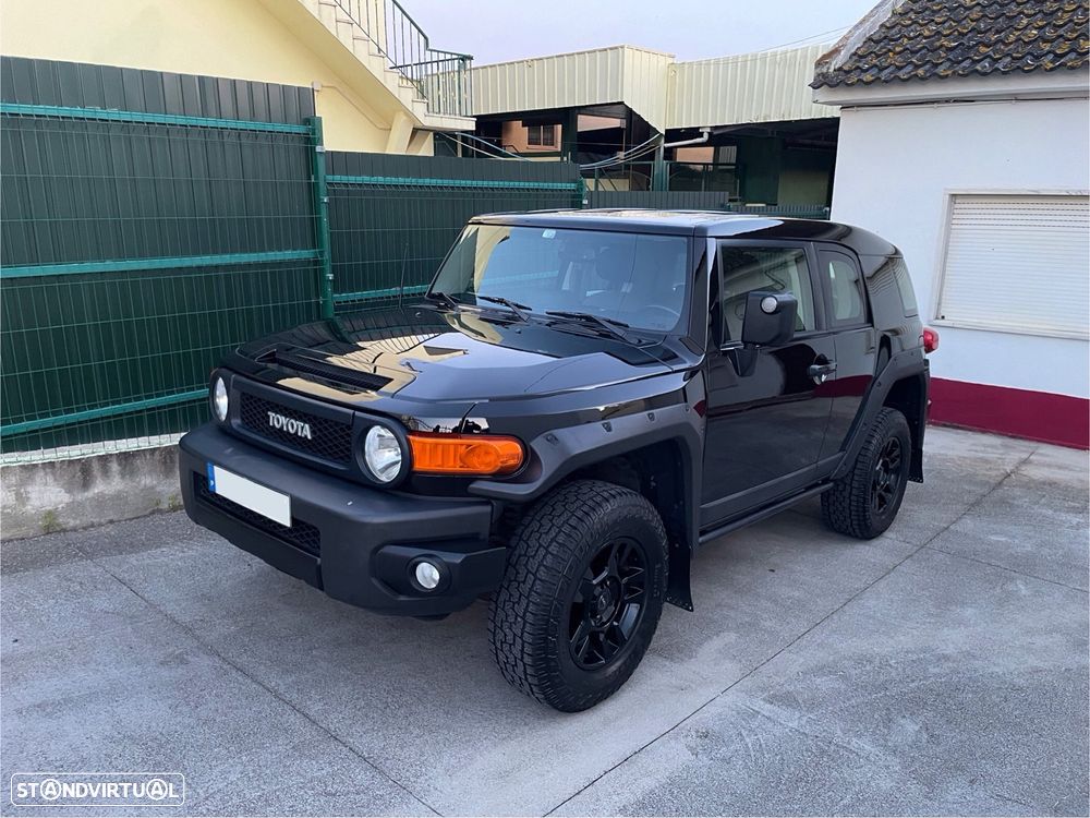 Toyota FJ Cruiser - 1