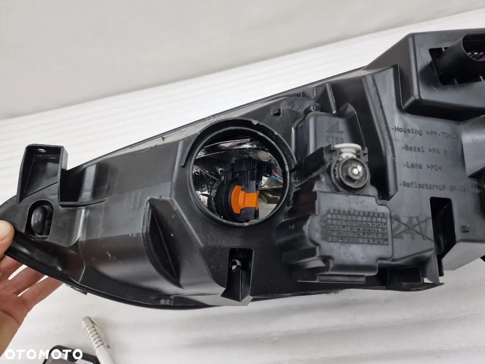 FORD B-MAX 12- PRAWA ZWYKŁA LAMPA PRZEDNIA PRZÓD , NR AV11-13W029-AE , NR AUKCJI LL563 - 17