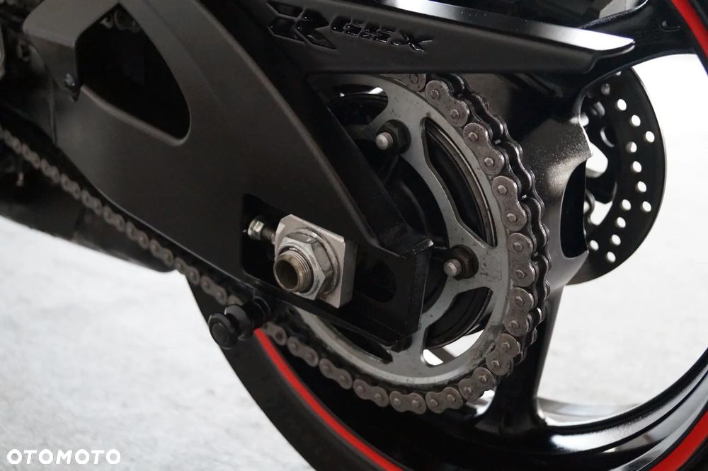 Suzuki GSX-R - 15